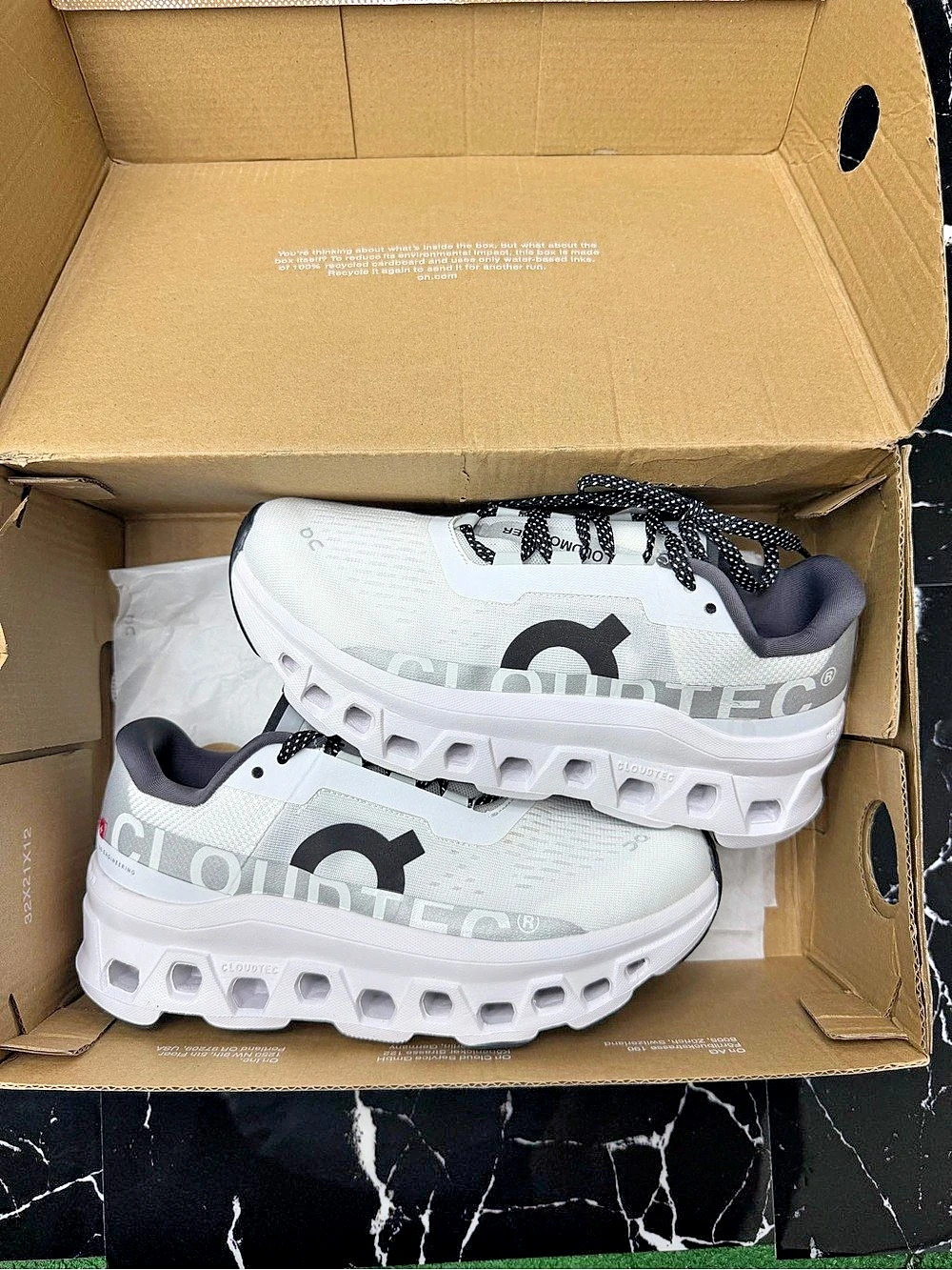 On Cloud 5 White & Black